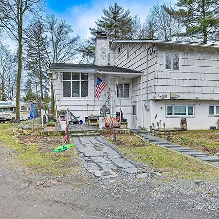 Long Island Home 1 Mi To Downtown Garden City